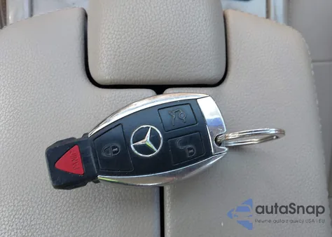 2011 Mercedes-Benz E 350 4Matic z USA, uszkodzony, nr VIN WDDHF8HB2BA296180